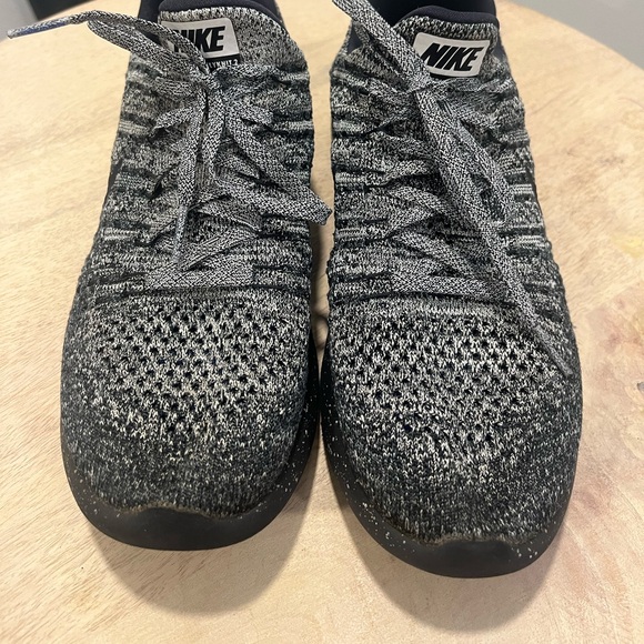 Nike LunarEpic Low Flyknit 2 Black and White Women size 8 - Picture 4 of 9